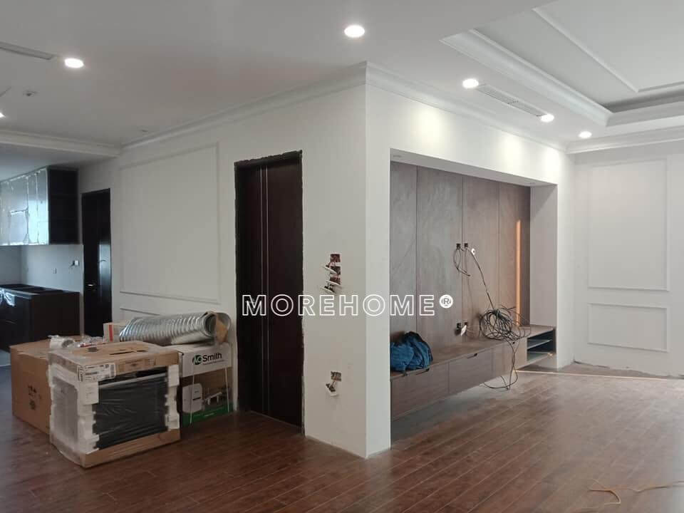 Lắp đặt ốp vách gỗ sau tivi cho căn hộ cao cấp hơn Thi công nội thất chung cư hiện đại